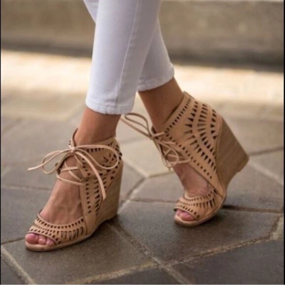 Jeffrey Campbell Beige Lace-Up Wedges sz 7.5